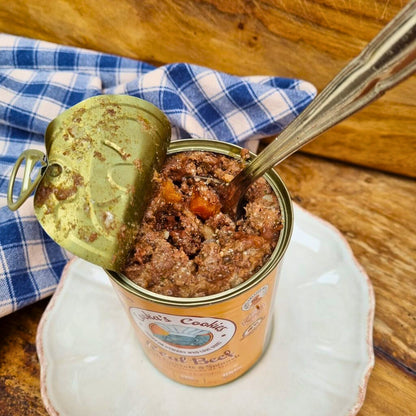 Frische Rindfleisch-Pastete mit Karotten und Spinat